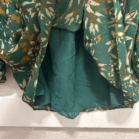 Max Studio Pleated Scoop Neck Green Floral Women's Blouse NWT XS - Picture 3 of 7